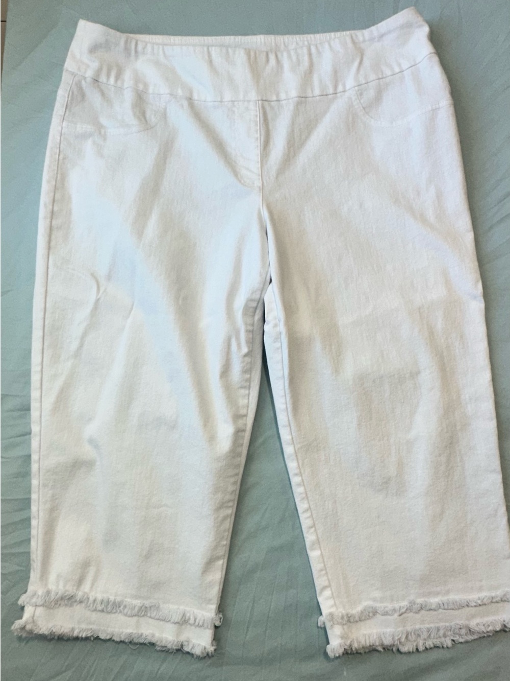 Ruby Rd. Woman White Capris | Size 18W